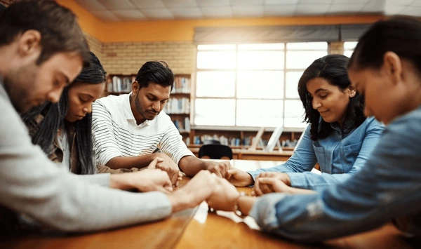 How an Online Religious Christian Community Helps You Stay Motivated in Your Faith Walk